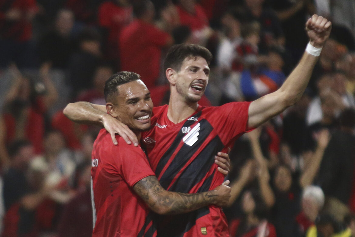 atacantes-do-athletico-iniciam-temporada-com-boa-fase:-“estou-satisfeito”