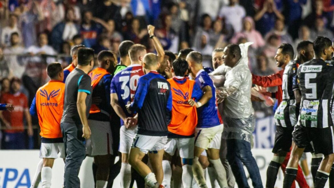 “vai-morrer-aqui”:-parana-tem-quatro-jogadores-e-argel-expulsos-apos-apito-final