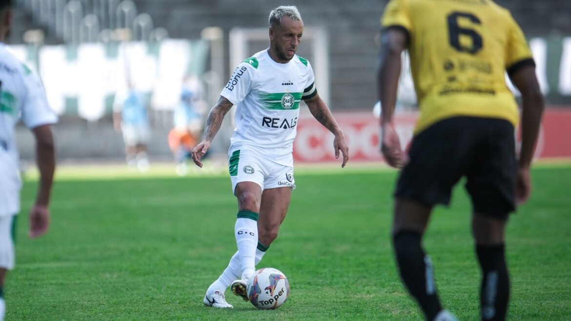 sonolento,-coritiba-sofre-em-campo,-cria-pouco-e-e-derrotado-pelo-cascavel