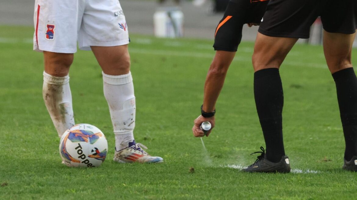parana-clube:-com-emprestimo-a-“rival”,-gramado-da-vila-capanema-sofre