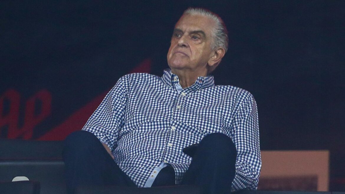 athletico:-petraglia-insulta-torcida-e-rebate-xingamentos-na-ligga-arena