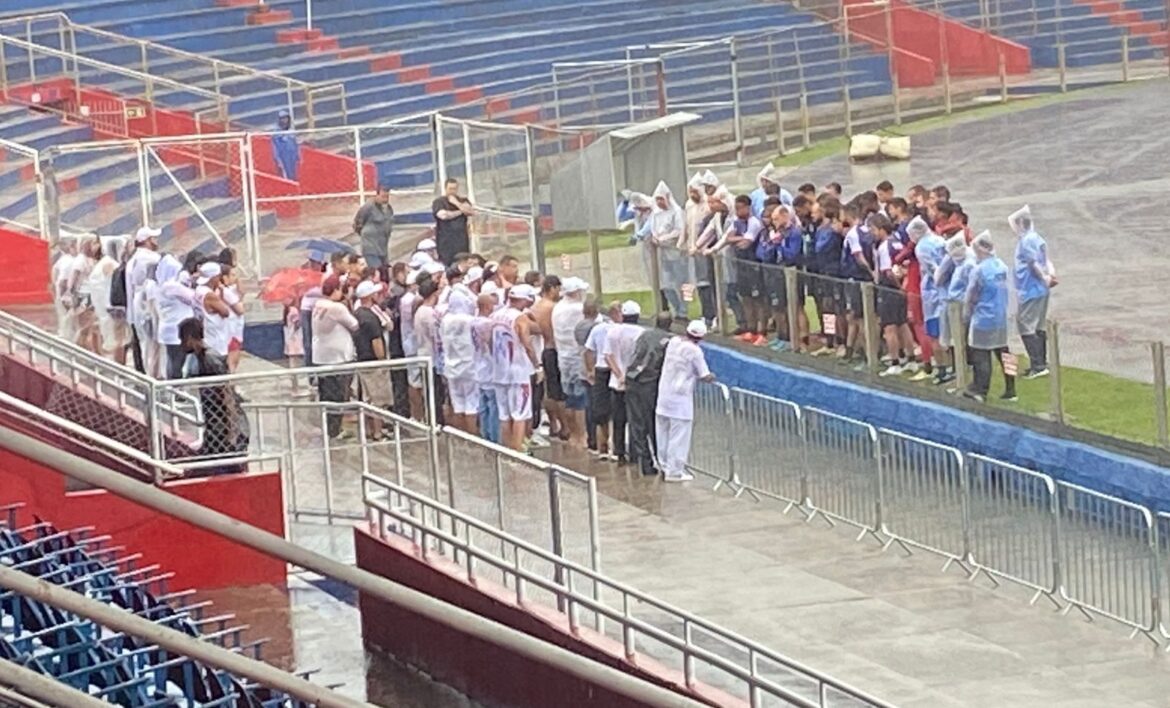 organizada-do-parana-cobra-elenco-antes-de-jogo-decisivo:-“sem-vitoria,-nao-ha-paz”