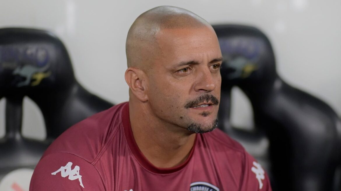 tecnico-e-demitido-antes-de-decisao-no-paranaense