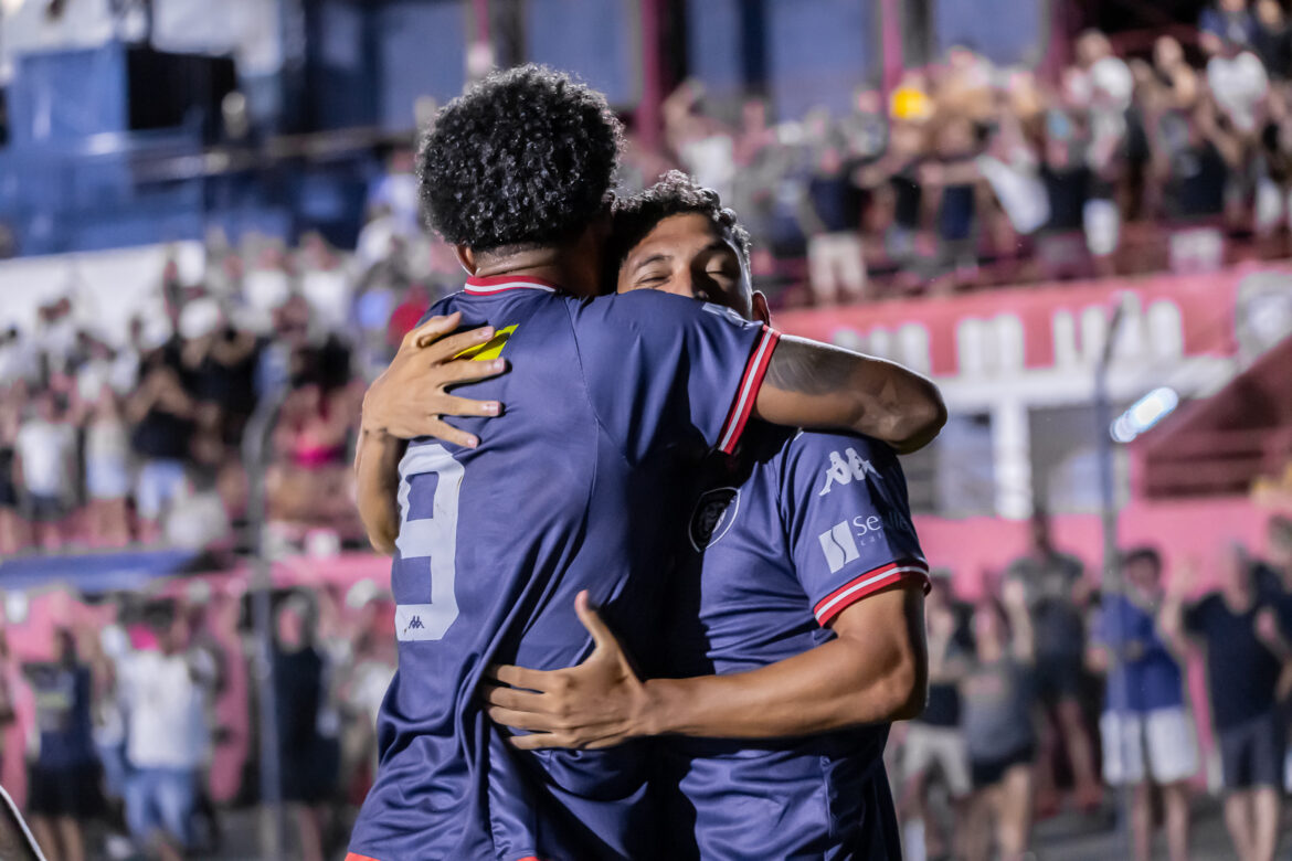com-saf,-coritiba-leva-a-maior-goleada-do-seculo-no-paranaense
