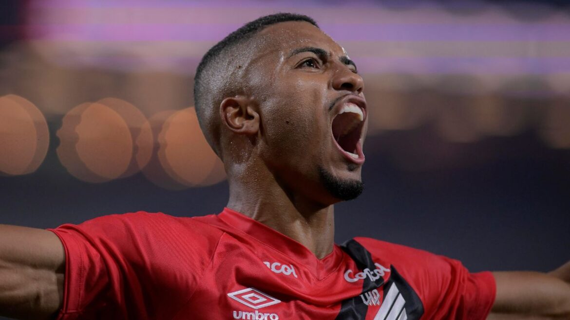 com-reforco-em-camarote,-athletico-toma-susto,-mas-mantem-tabu-sobre-o-lanterna
