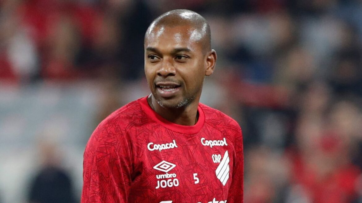 denilson-brinca-sobre-futuro-de-fernandinho:-“ta-tudo-certo-la”