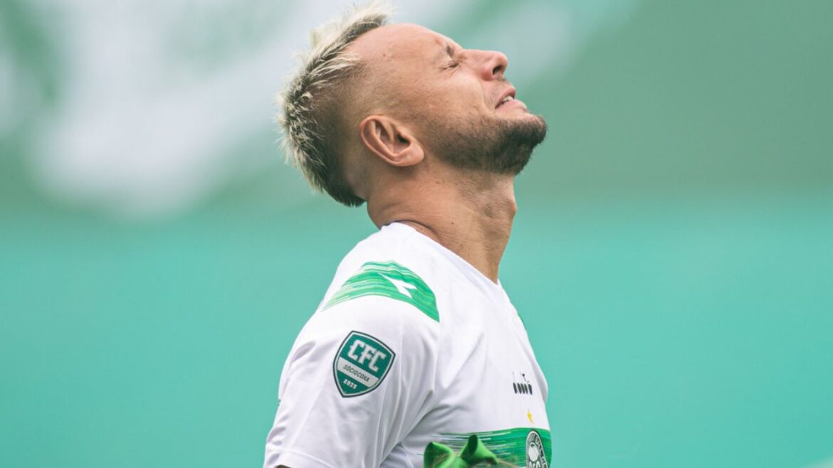 apos-polemica-e-rescisao,-rafinha-se-despede-do-coritiba:-“capitulo-especial”
