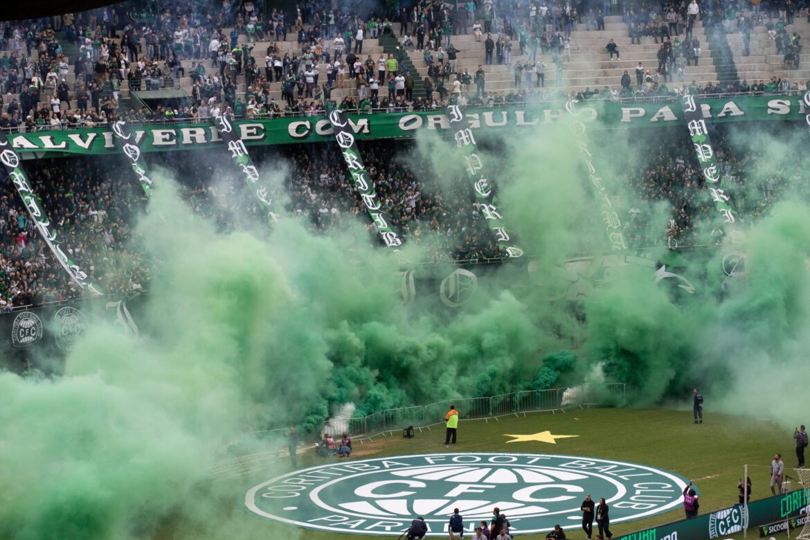 com-promocao,-coritiba-registra-melhor-publico-desde-2023-e-mozart-rasga-elogios