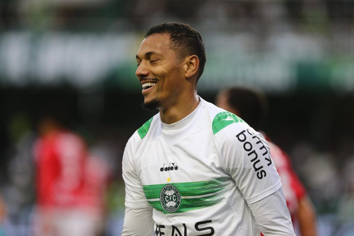 na-raca,-no-grito-e-no-desespero:-paranaenses-arrancam-vitorias-suadas-na-largada-da-serie-b
