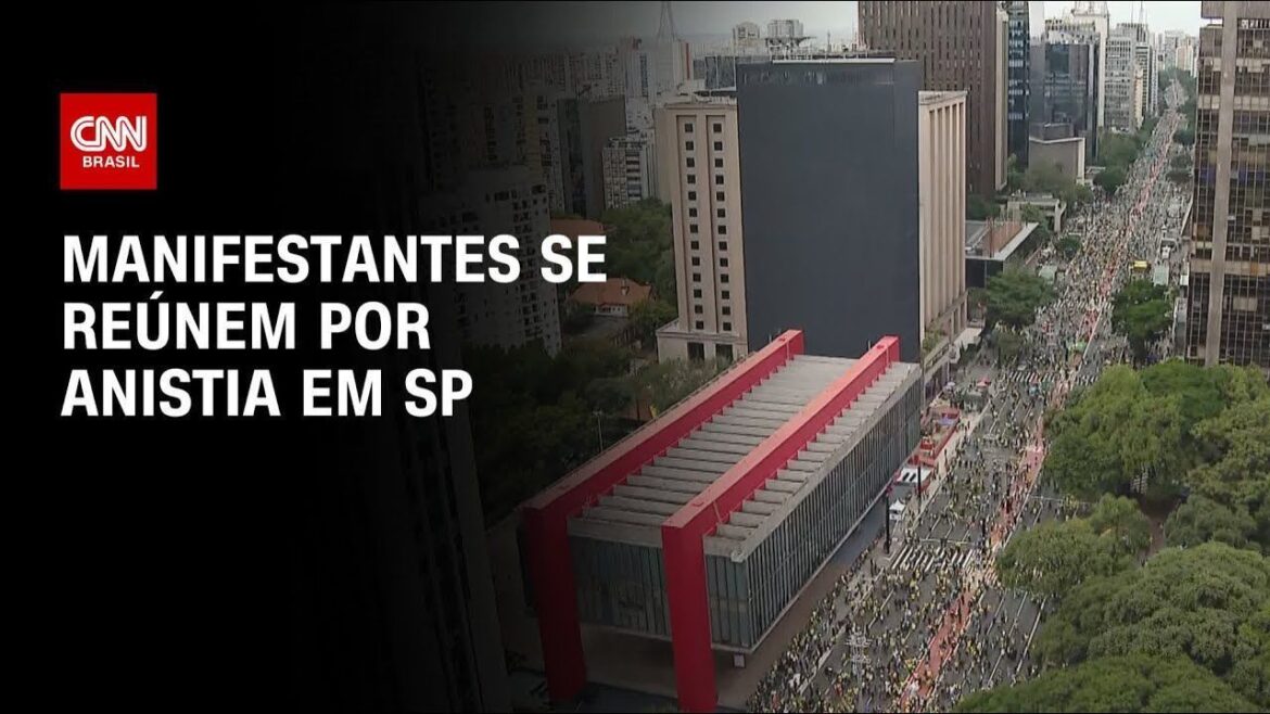 bolsonaro-volta-a-usar-colete-a-prova-de-balas-em-ato-pro-anistia-em-sp
