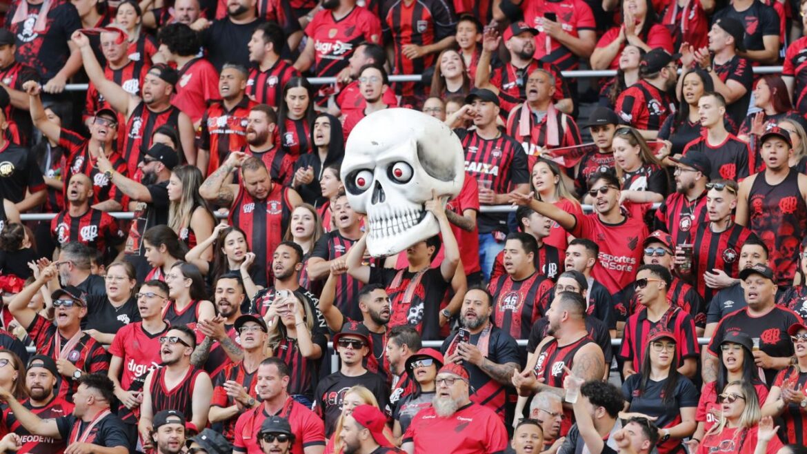 o-atleticanismo-de-petraglia-acabou.-com-o-dedo-do-meio-para-a-torcida-e-ingresso-de-r$150
