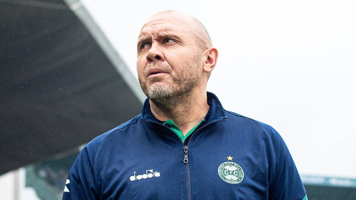 coritiba-tem-desfalques-de-peso-contra-a-chapecoense;-veja-as-escalacoes