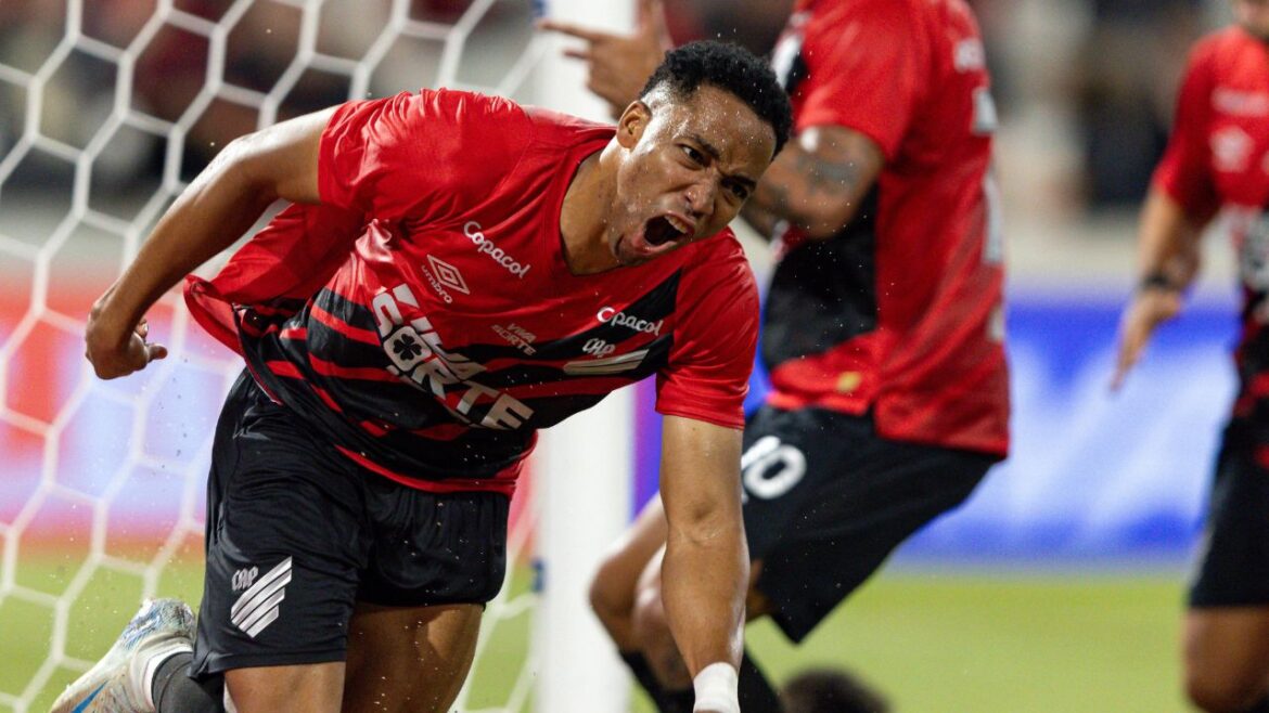 athletico-e-coritiba-assumiram-a-lideranca,-e-o-operario-entregou-se-no-final