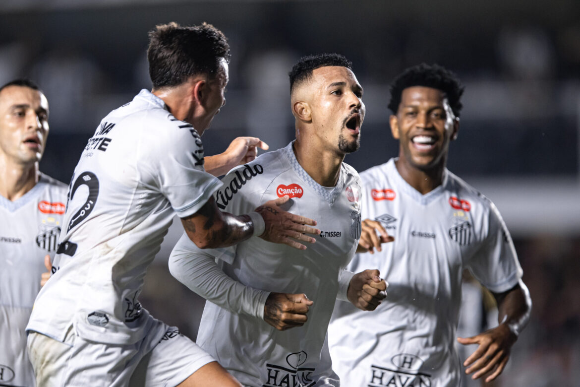 ex-athletico-tira-onda-com-o-galo-e-irrita-hulk;-jogador-ja-causou-polemica-contra-o-coritiba