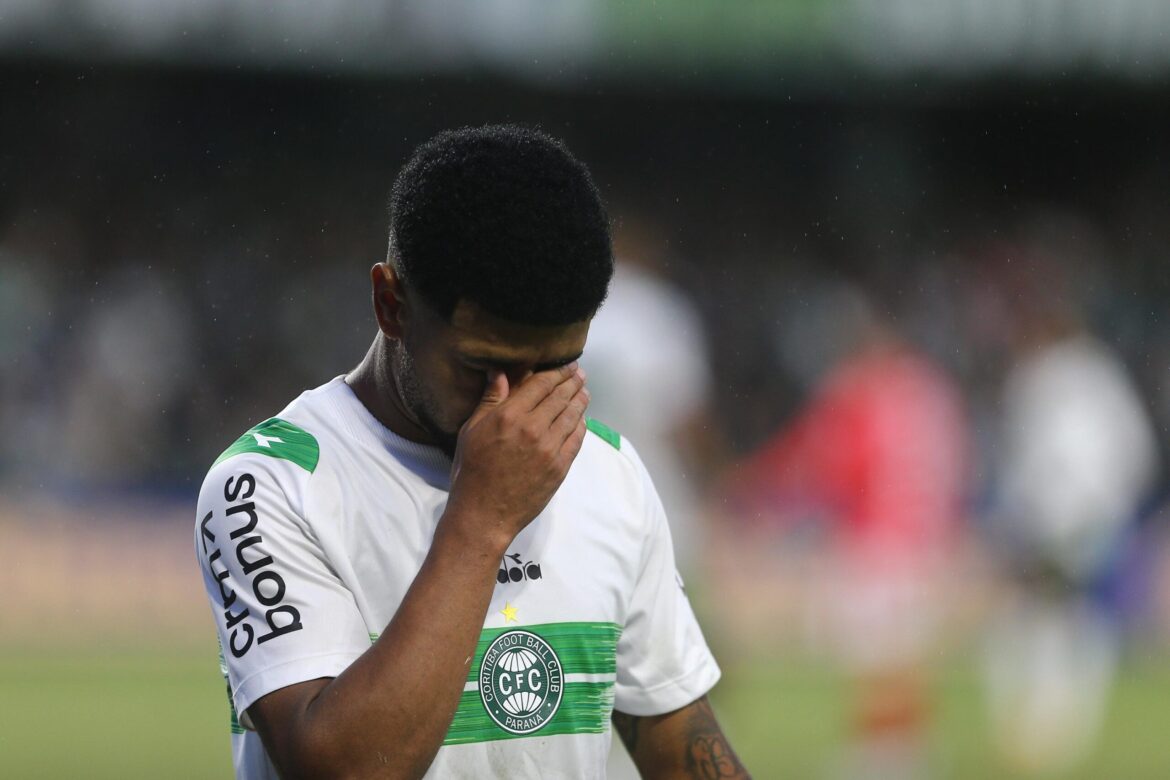 athletico,-coritiba-e-operario-dao-vexame-na-terceira-rodada-da-serie-b