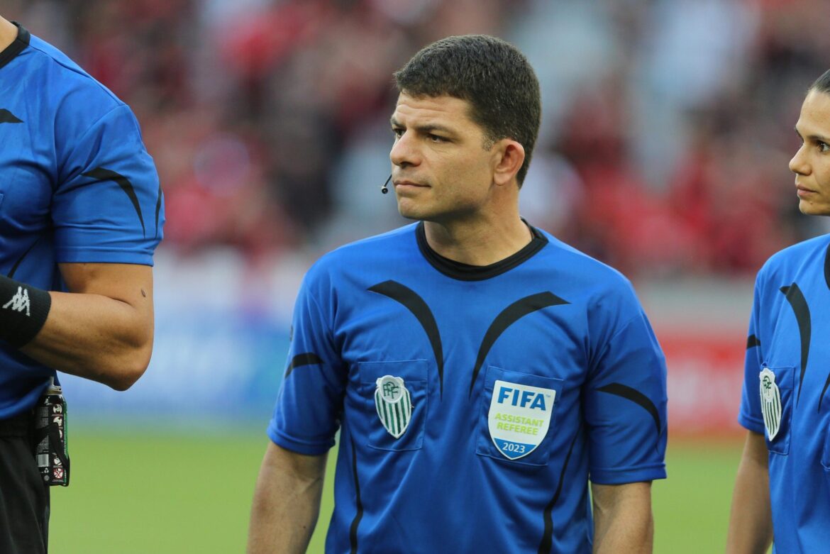 arbitro-paranaense-vai-testar-novidade-no-super-mundial-de-clubes