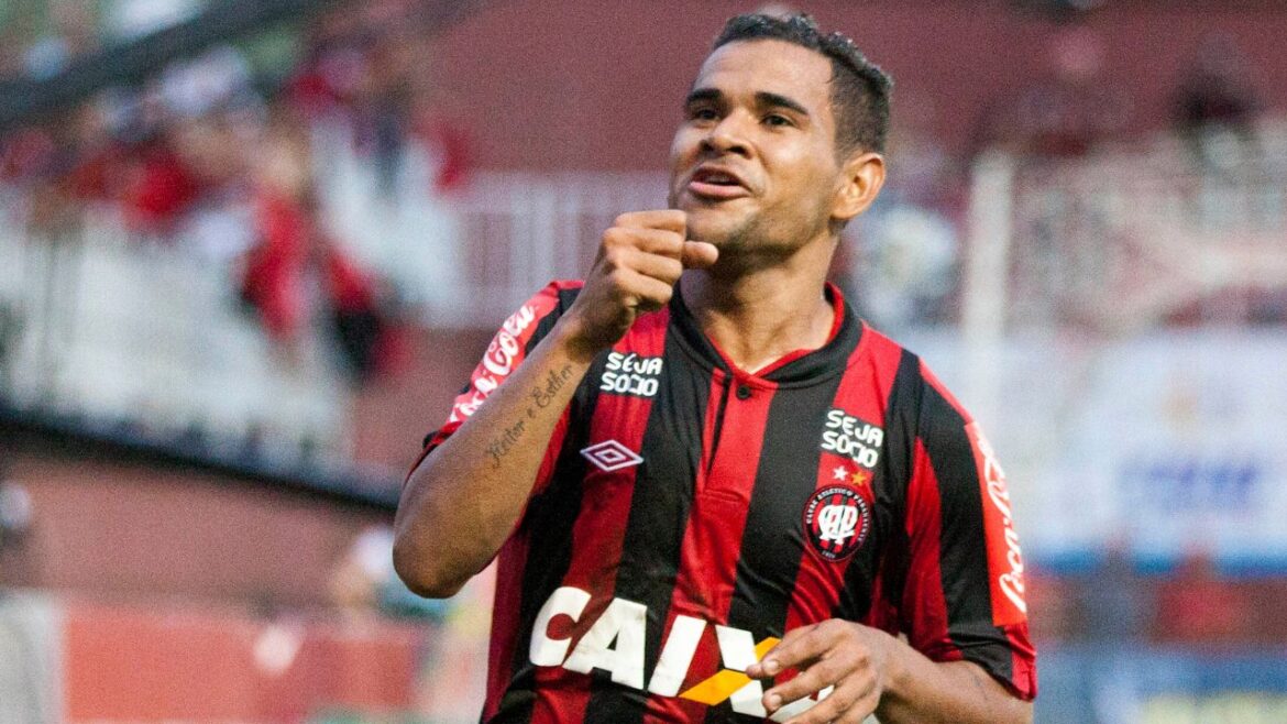 athletico-tem-retrospecto-positivo-na-arena-joinville;-relembre-os-jogos
