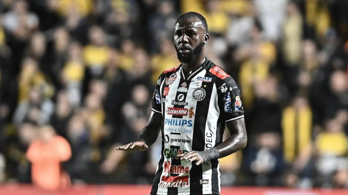 jogador-do-operario-acusa-rival-de-injuria-racial-e-jogo-fica-paralisado-na-serie-b