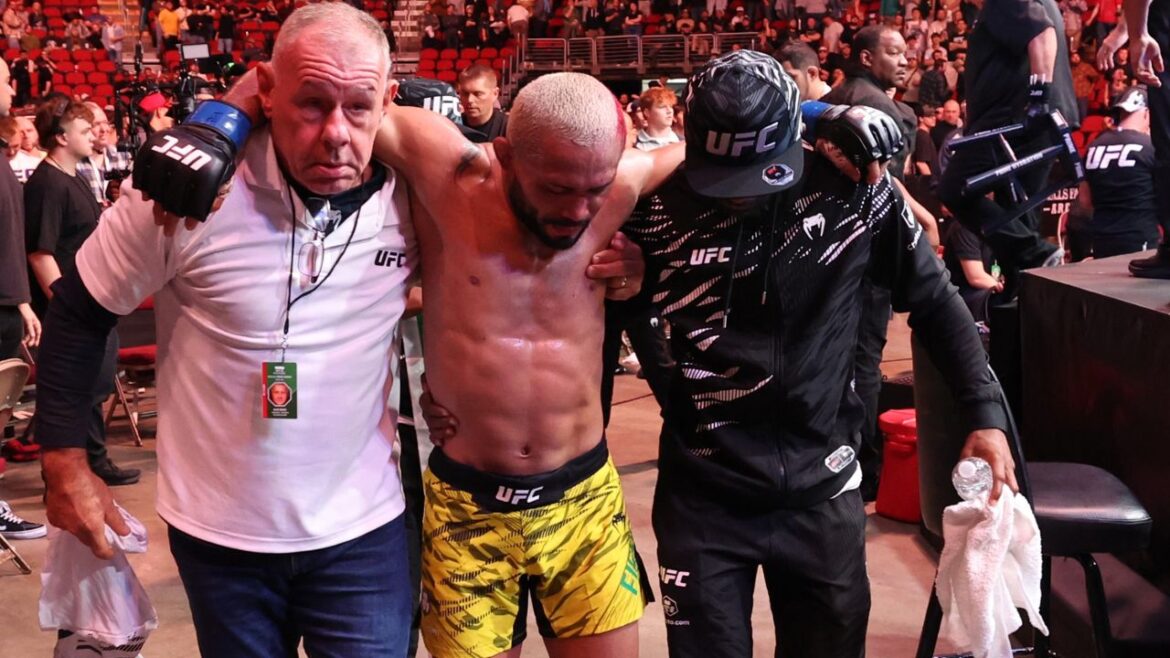 ufc:-brasileiro-sofre-lesao-feia-e-desabafa-apos-derrota