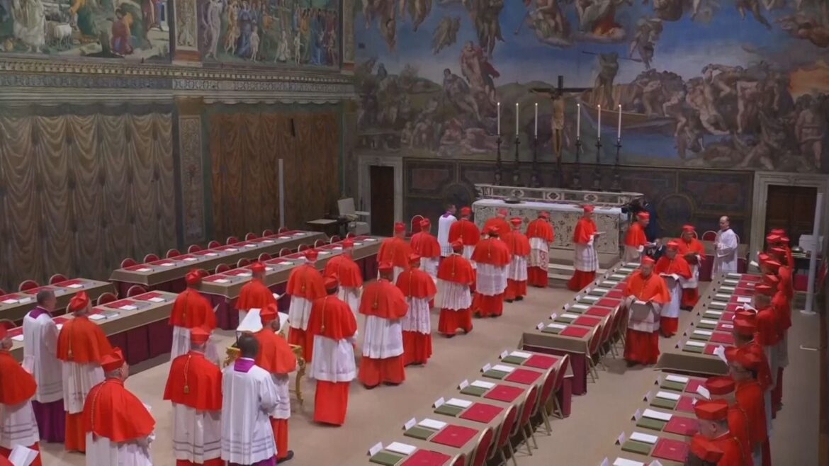 segundo-dia-de-conclave:-veja-agenda-e-quando-saira-fumaca-da-chamine