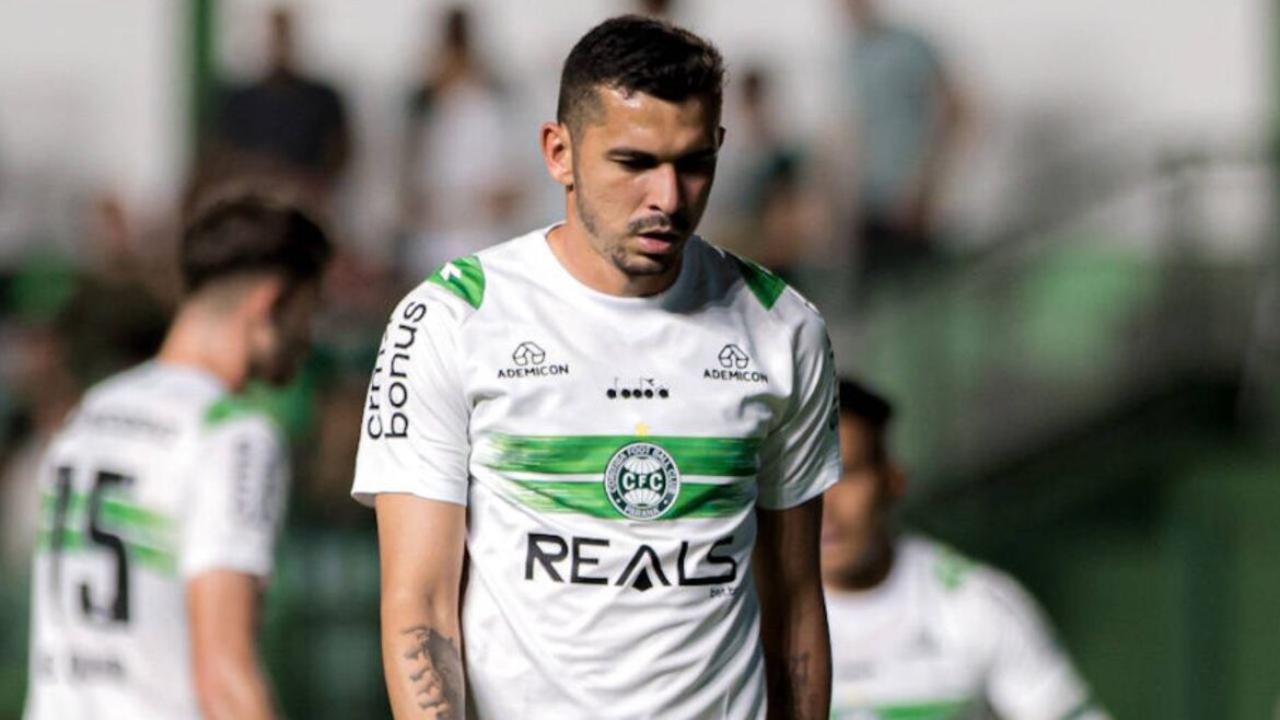 com-uma-vitoria-em-cinco-jogos,-coritiba-vive-“alerta-maximo”,-diz-auxiliar