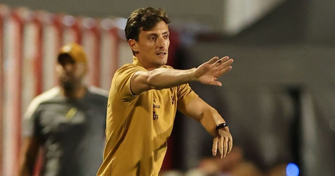 tecnico-interino-destroi-atuacao-do-athletico:-“chega-a-ser-ridiculo”