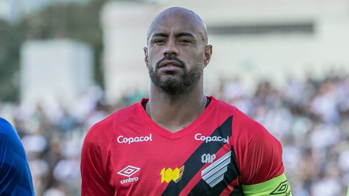 afastado,-thiago-heleno-pode-deixar-o-athletico?-entenda-cenarios-possiveis