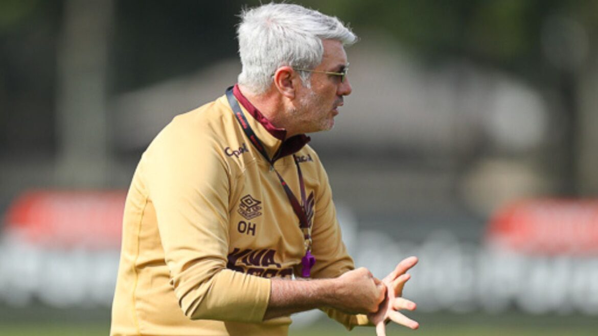 com-terceira-pior-defesa-da-serie-b,-odair-reconhece-problemas-do-athletico