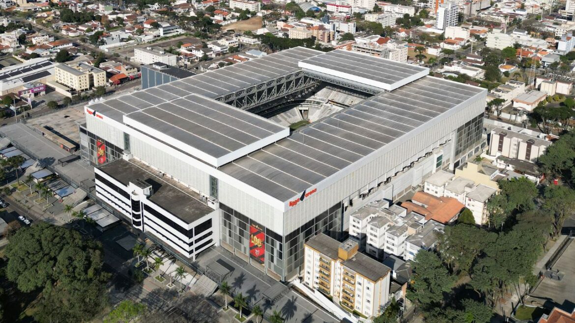 divida-milionaria-faz-athletico-congelar-naming-rights-da-ligga-arena