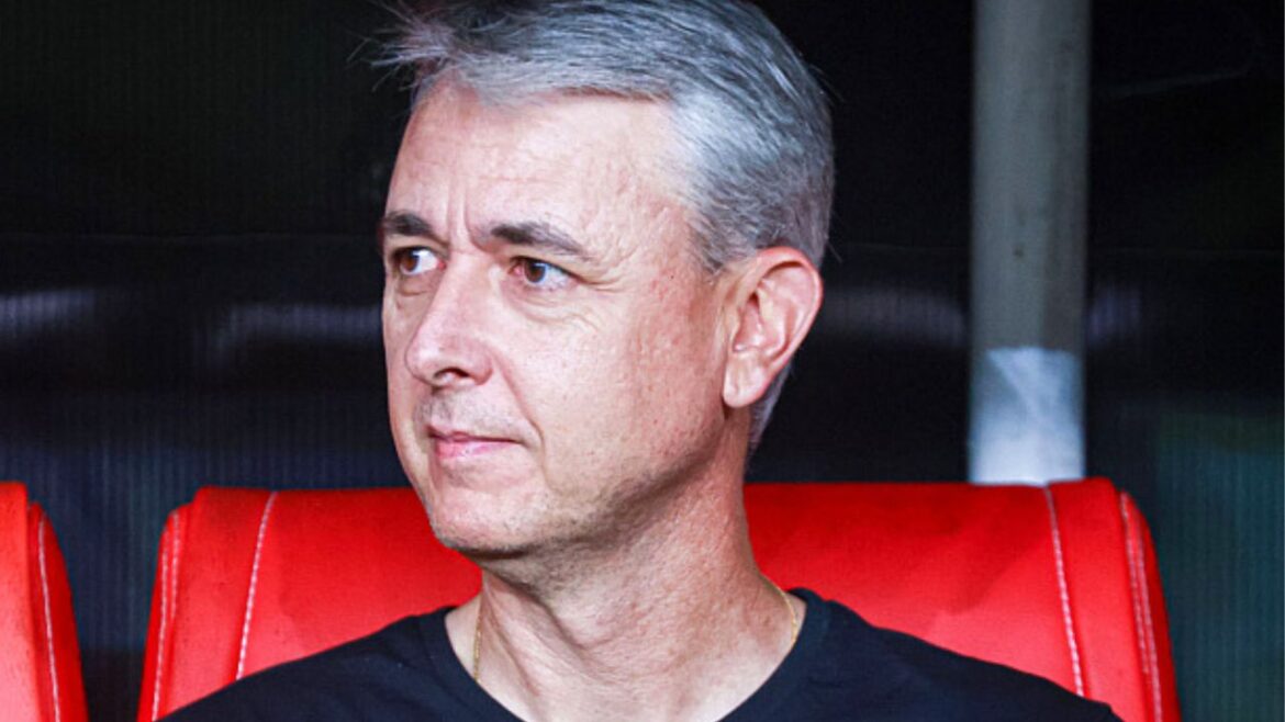 ex-athletico,-tiago-nunes-assina-com-clube-rival-do-botafogo-na-libertadores