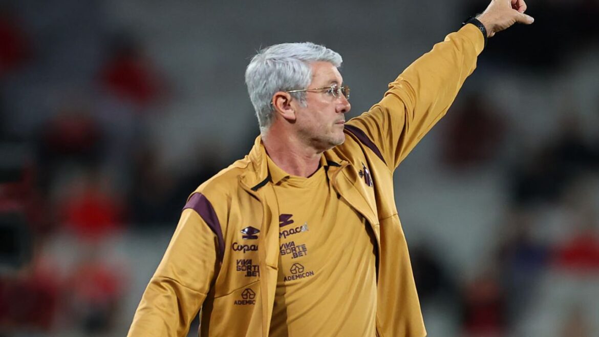 e-os-reforcos?-odair-confia-no-acesso-do-athletico-com-o-elenco-atual