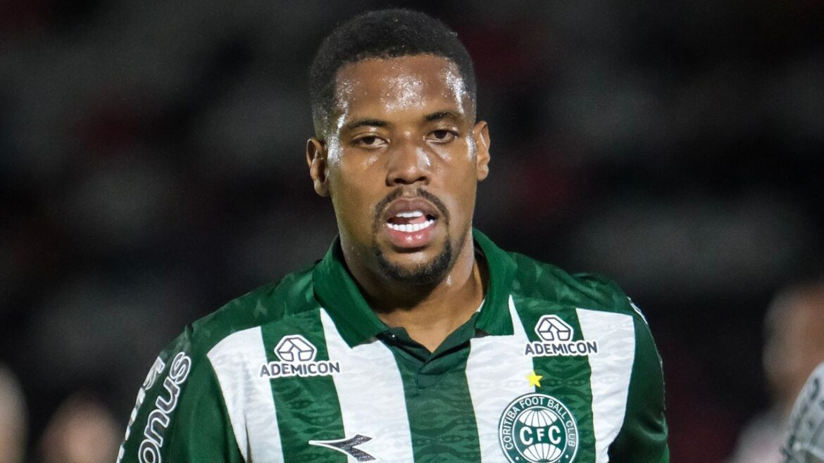 embalado,-coritiba-tem-desfalque-e-duvidas-na-escalacao-contra-o-atletico-go