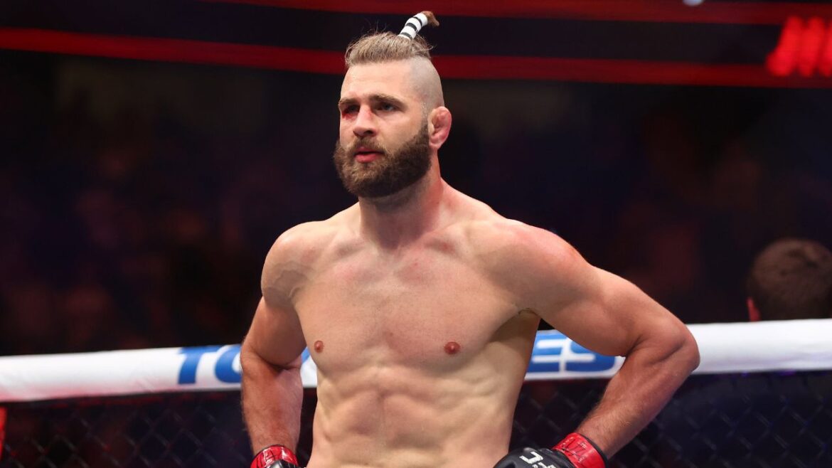 ufc:-prochazka-tenta-passar-poatan-para-tras-e-desafia-ankalaev