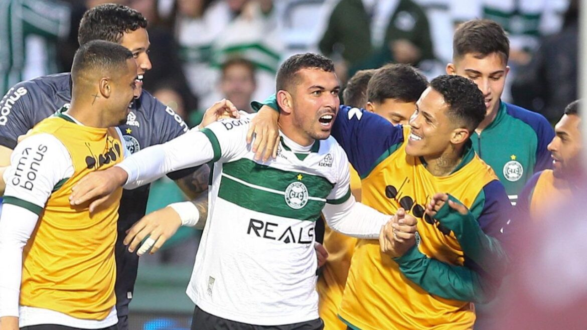 coritiba-vence-o-cuiaba,-conquista-marca-historica-e-embala-para-o-atletiba