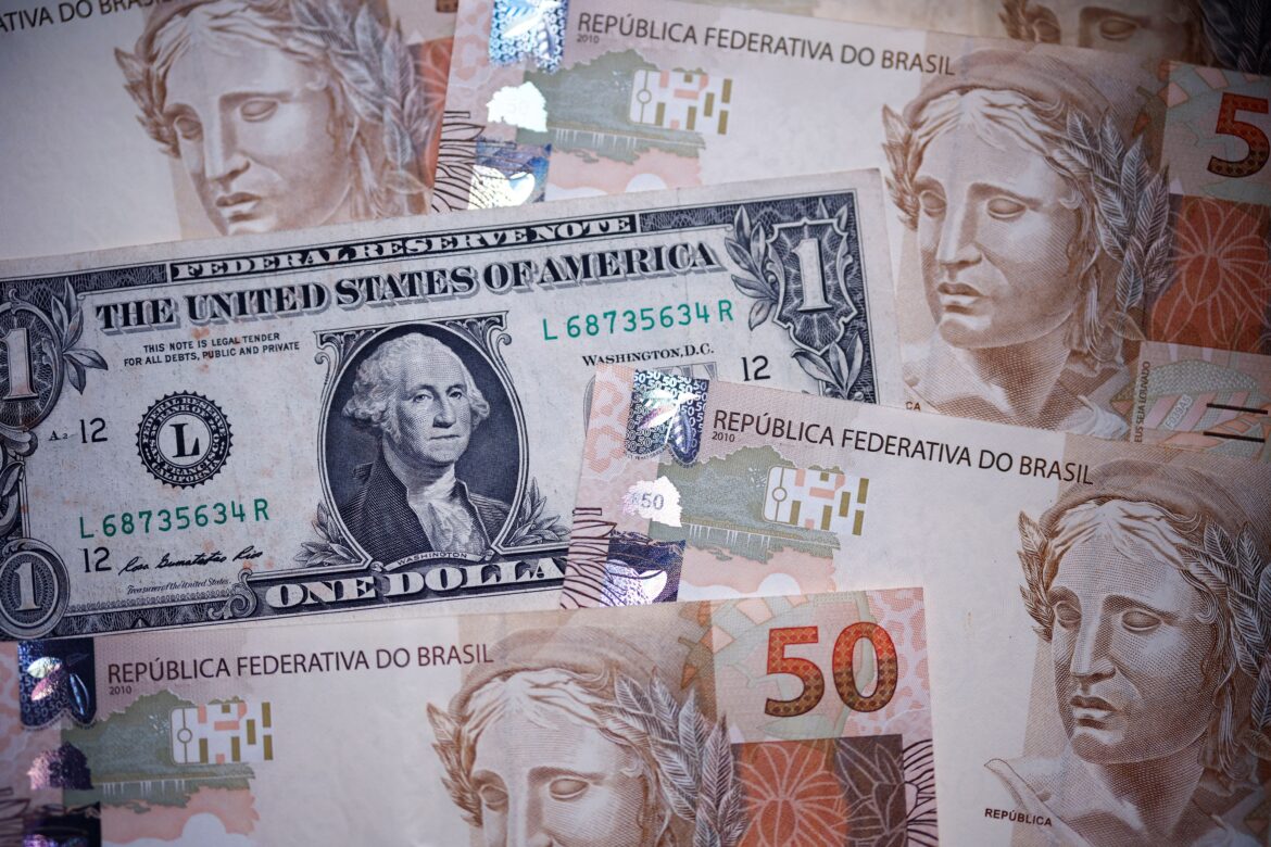 empresarios-cortam-projecao-do-cambio-em-6-meses,-aponta-bc