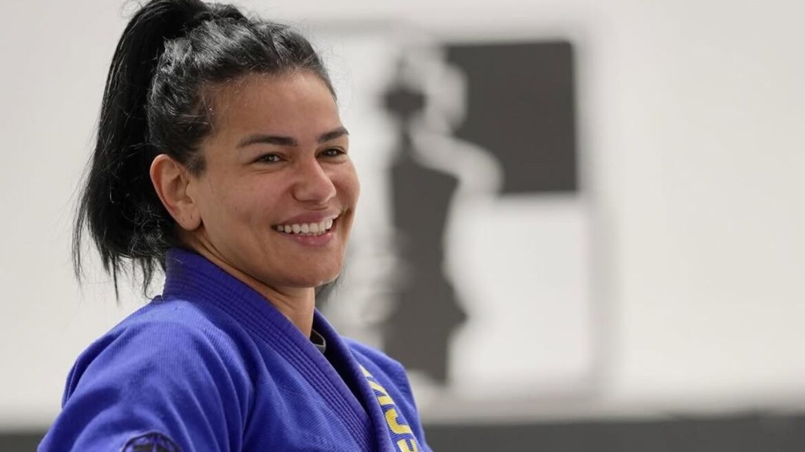 campea-mundial-de-jiu-jitsu,-mayara-custodio-ja-precisou-vender-bala-no-semaforo