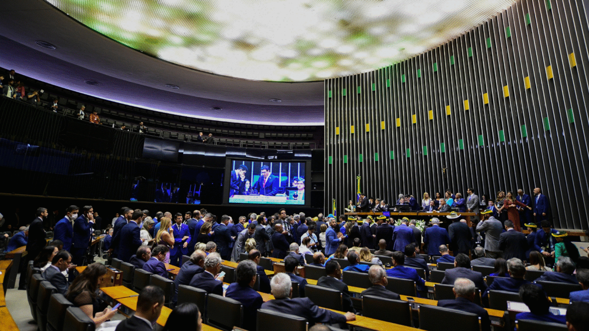 deputados-governistas-e-oposicao-batem-boca-sobre-tarifaco-dos-eua