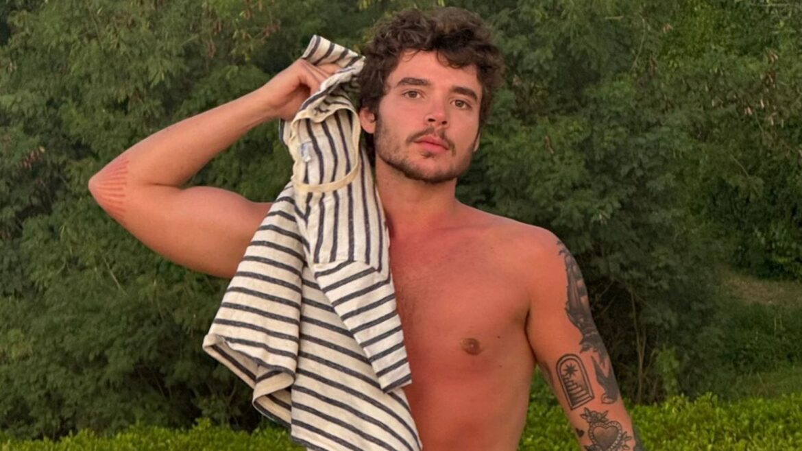 joao-lucas-erra-no-protetor-solar,-mostra-parte-do-bumbum-e-apaga-imagem