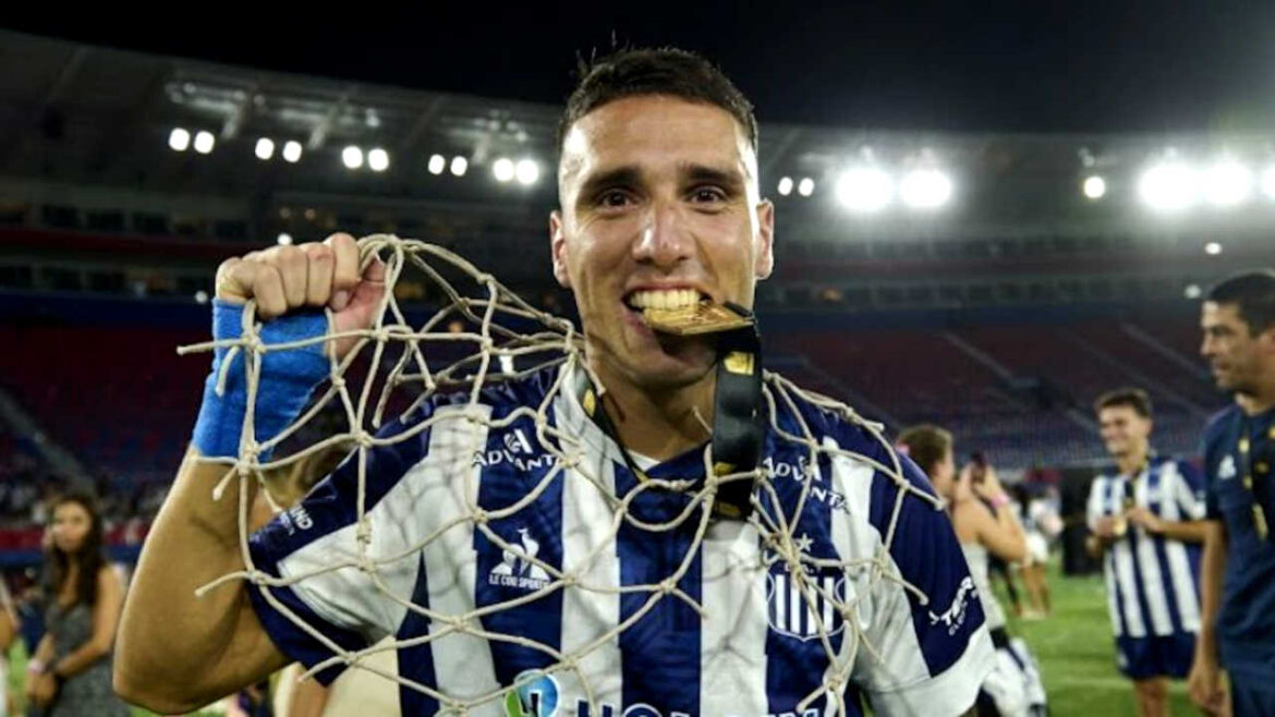 novo-lateral-do-athletico-chega-a-curitiba-e-ja-esta-no-ct-do-caju 