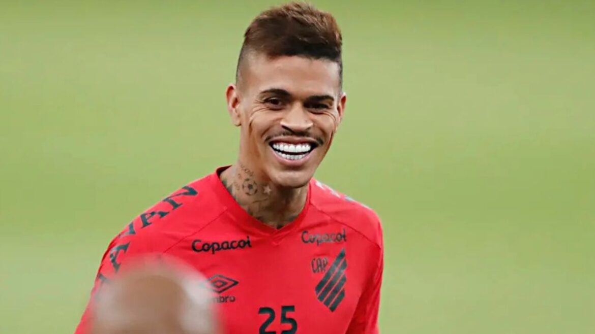 volante-que-teve-saida-polemica-do-athletico-acerta-com-clube-da-serie-a