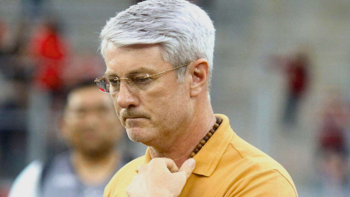 odair-hellmann-faz-de-conta-que-e-tecnico-no-athletico;-temo-que-seja-um-enganador