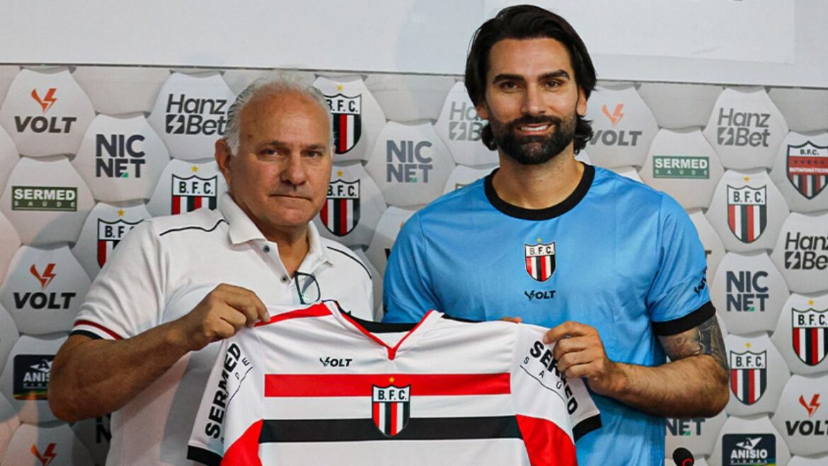 ex-coritiba,-leo-gamalho-esta-perto-de-entrar-para-a-historia