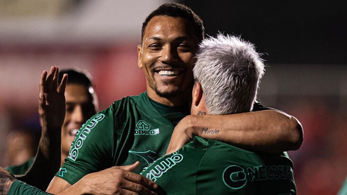 coritiba-ve-lideranca-escapar,-mas-tem-boa-noticia-na-serie-b