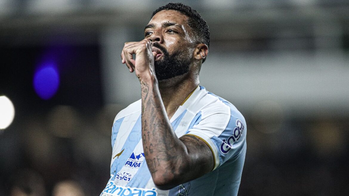 rival-de-athletico-e-coritiba-na-serie-b-pede-doacao-da-torcida-para-quitar-divida