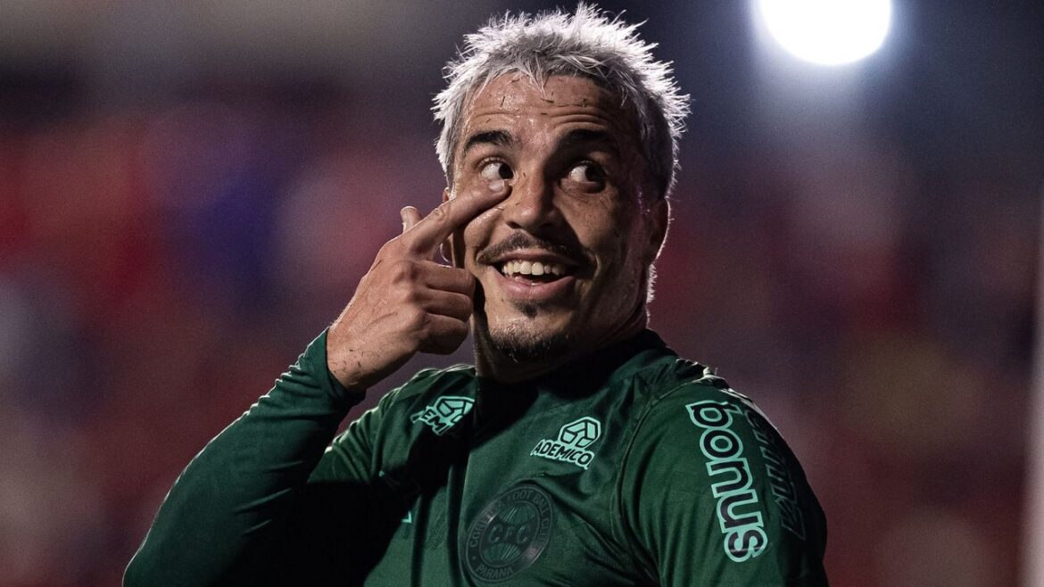 coritiba-conta-com-tropeco-do-goias-e-vira-lider-isolado-da-serie-b