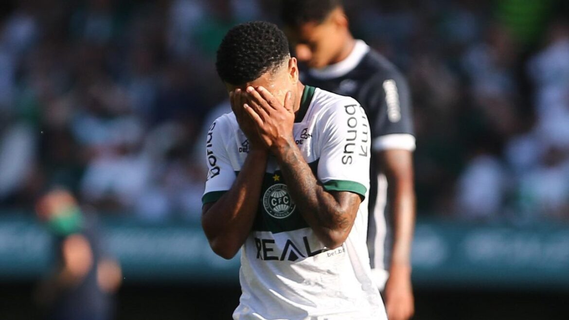 em-jogo-marcado-por-polemicas,-coritiba-aumenta-jejum-no-couto