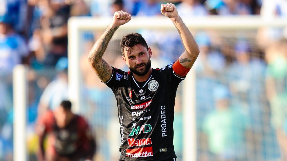 operario-vence-de-virada-e-foca-agora-no-duelo-com-o-coritiba