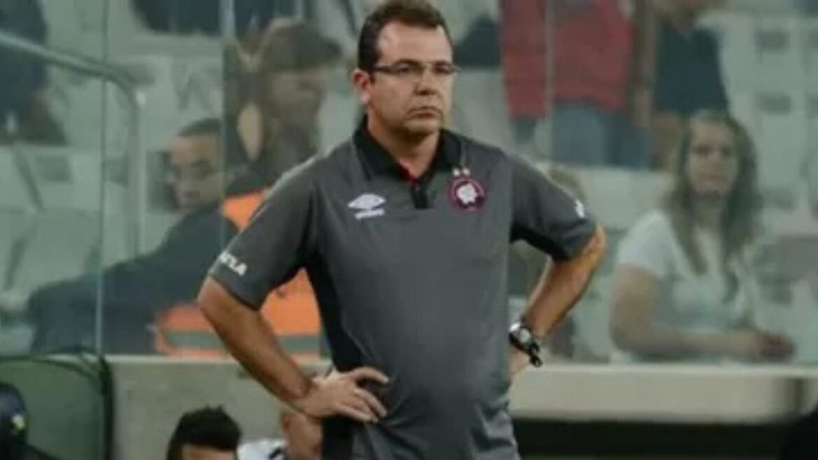 rival-da-serie-b-anuncia-ex-athletico-como-novo-tecnico