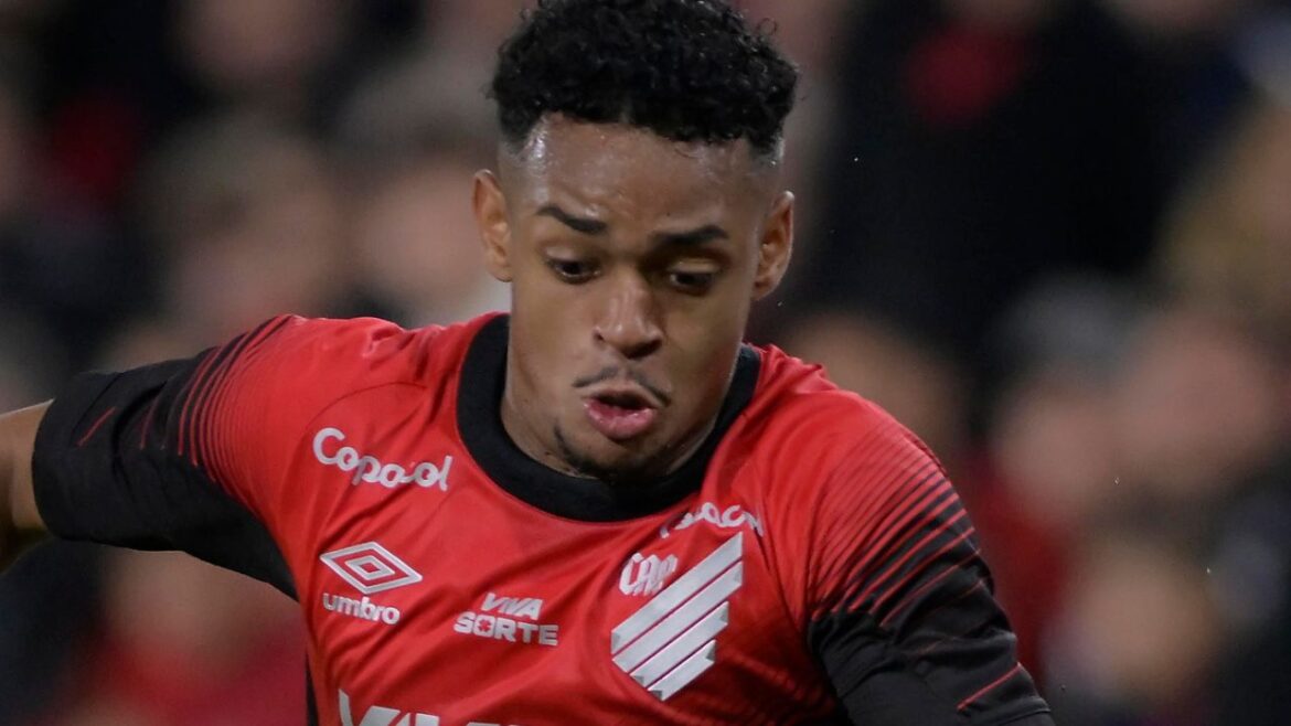 athletico-fica-na-bronca-e-sai-em-desvantagem-contra-o-corinthians