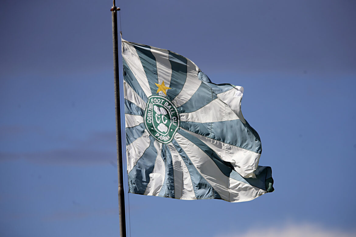 coritiba-renova-contrato-de-atacante-que-retornou-do-futebol-europeu